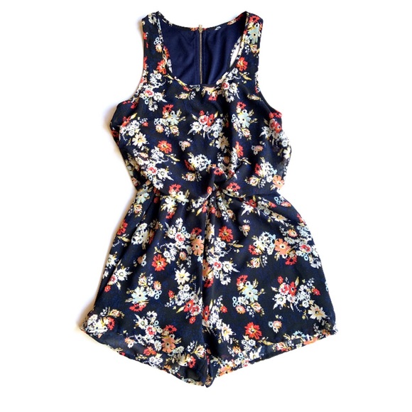 { xhilaration } Floral Romper Sz M - Picture 1 of 5
